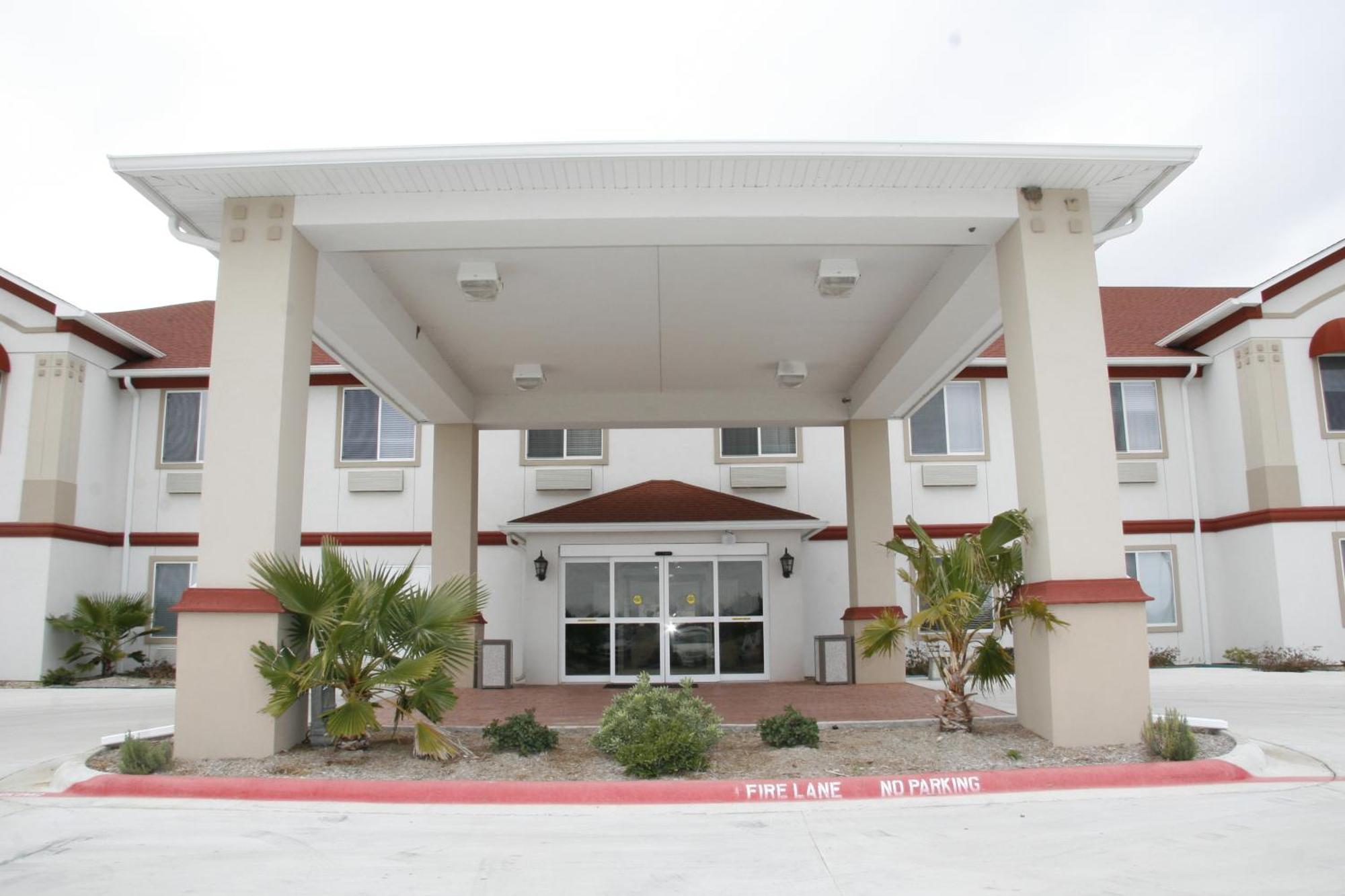 Budget Host Inn And Suites Cameron Exterior photo